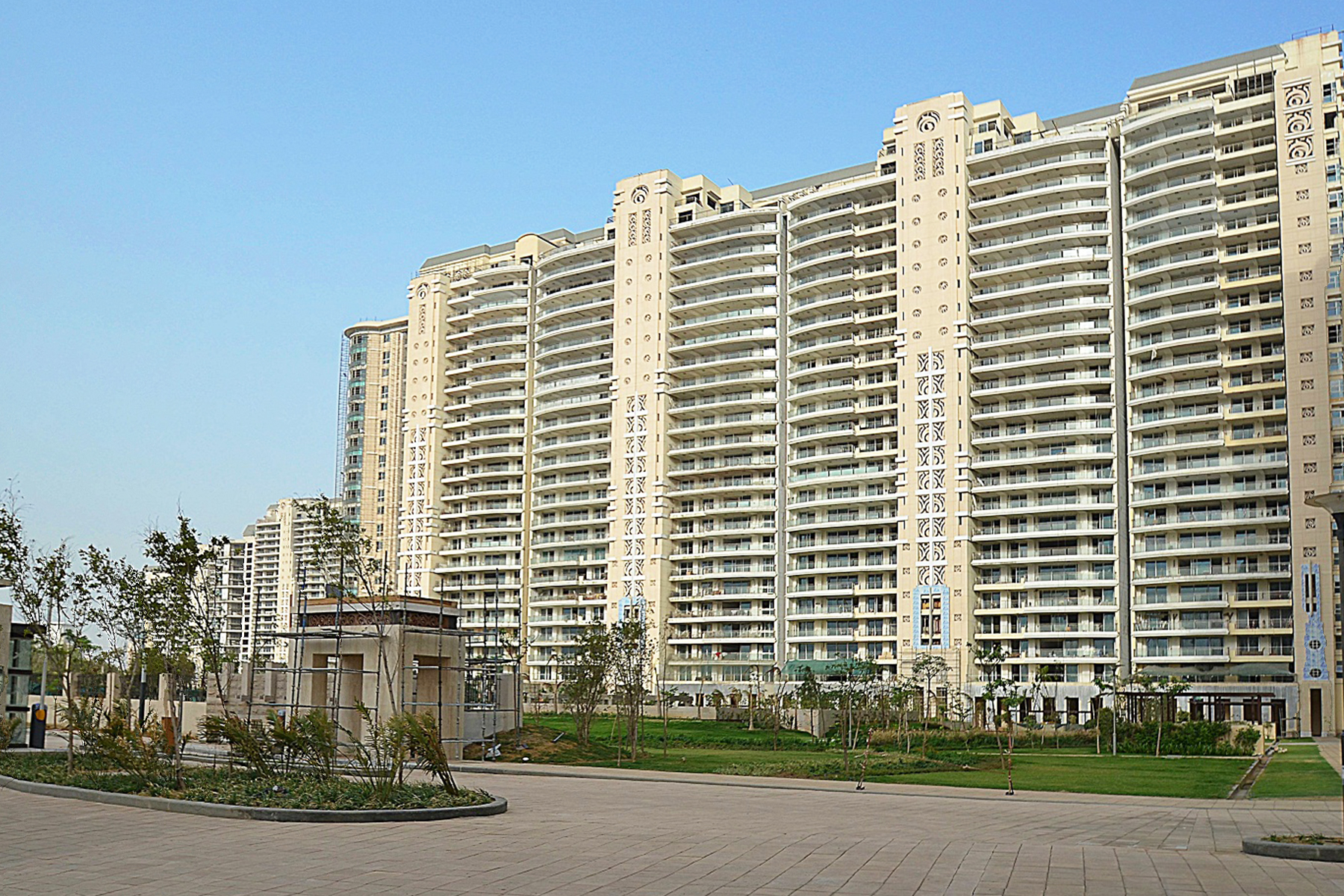 DLF Magnolias Sector 42 Golf Course Road, Gurgaon thumbnail 7