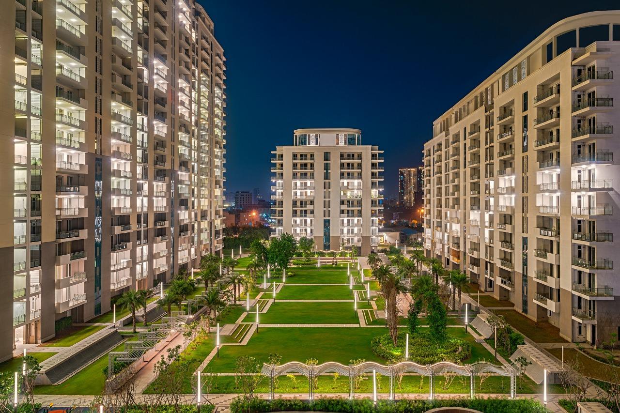 DLF The Ultima Sector 81 Dwarka Expressway, Gurgaon — Ready To Move Apartments in Sector 81
