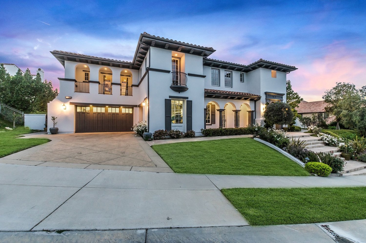 Luxury Living on Golf Course Road: Explore the Best Residential Projects