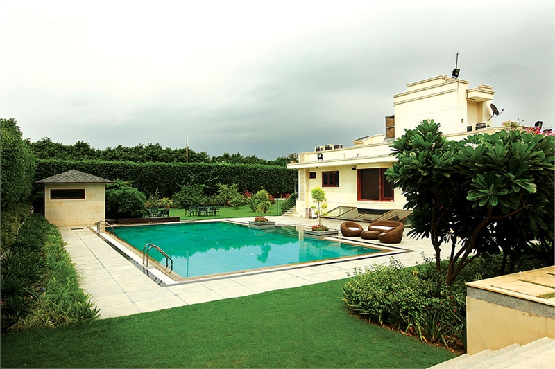 Live the Dream of Luxury Living at Apartments in Golf Course Road