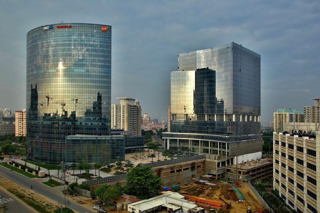 Luxury Living on the Green: Exploring Residential Projects in Golf Course Road